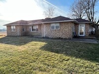 Building Photo - Pet Friendly House in Dow IL on 1 Acre