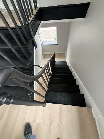 Building Photo - 225 Main St