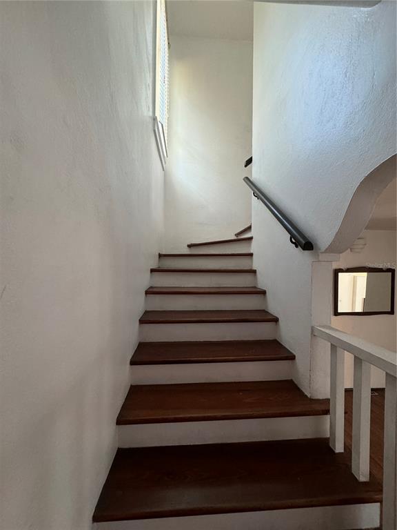 Building Photo - 302 W Wall St