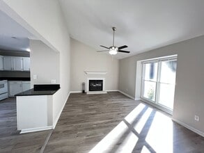 Building Photo - Charming 2 Bed 2 Bath QuadPlex