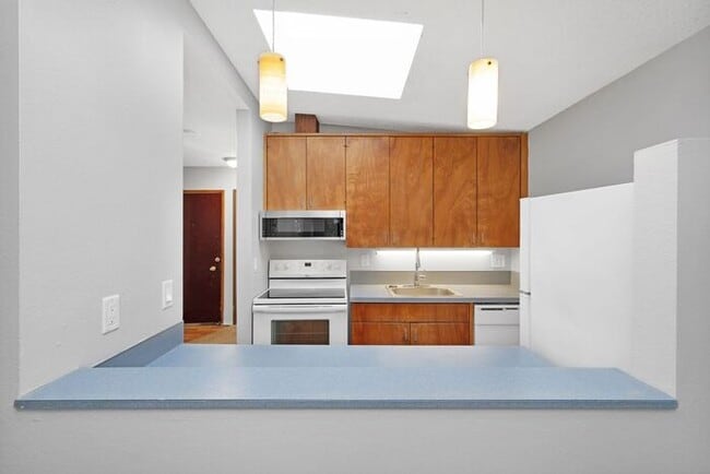 Building Photo - Lair Hill is offering a 1bed/1bath!! Get i...
