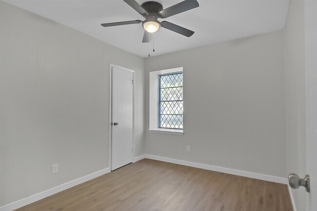 Building Photo - 2509 Bayou Ave