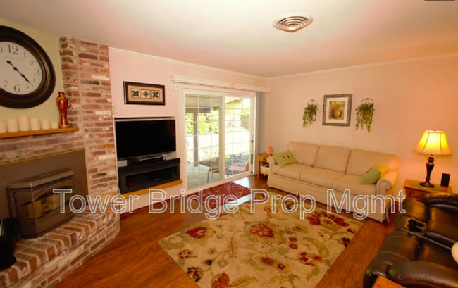 Building Photo - 5680 Reinhold St