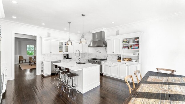 Building Photo - 14 West Hills Ct