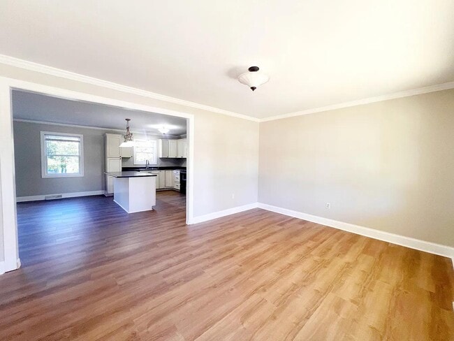 Building Photo - 106 Lori Dr