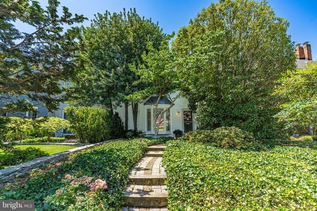 Building Photo - 912 Green St