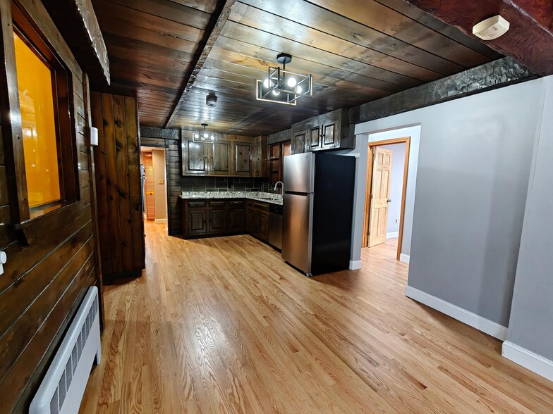 Building Photo - 19 Sheridan St