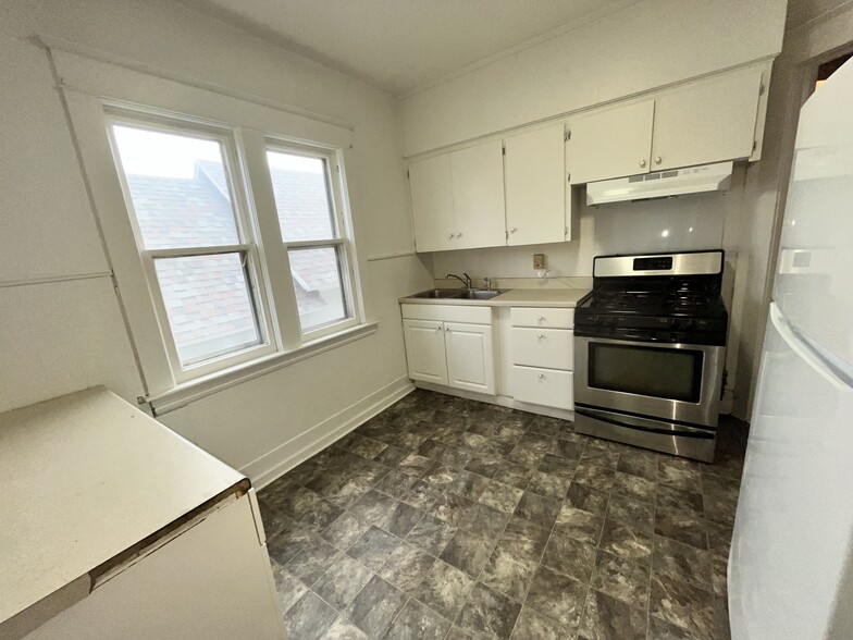 Building Photo - 239 Ann St NE