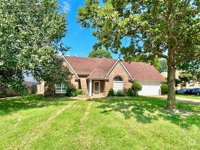 Building Photo - MeadowCliffDr4549