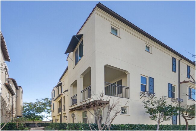 Building Photo - Townhome in Trabuco Canyon!