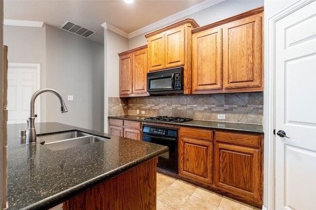 Building Photo - 935 Panther Ln