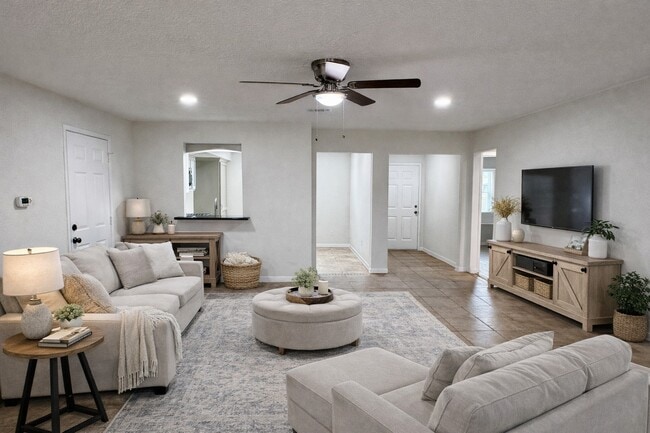 Building Photo - 2301 N Thompson St