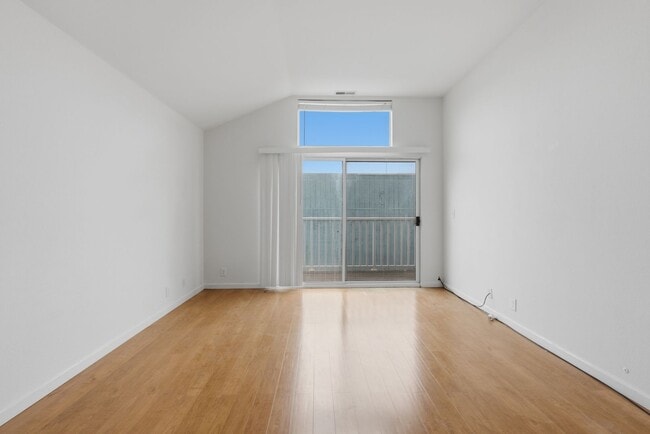 Building Photo - Top-Floor 3BR in Duplex Near BART | Vaulted Ceilings | In-Unit Laundry | Garage Parking