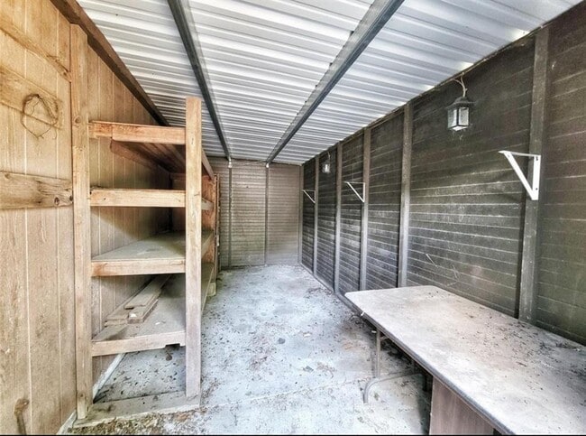 Building Photo - 612 Littlewood
