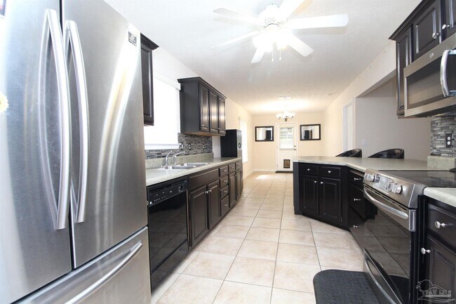 Building Photo - 4150 Oak Pointe Dr