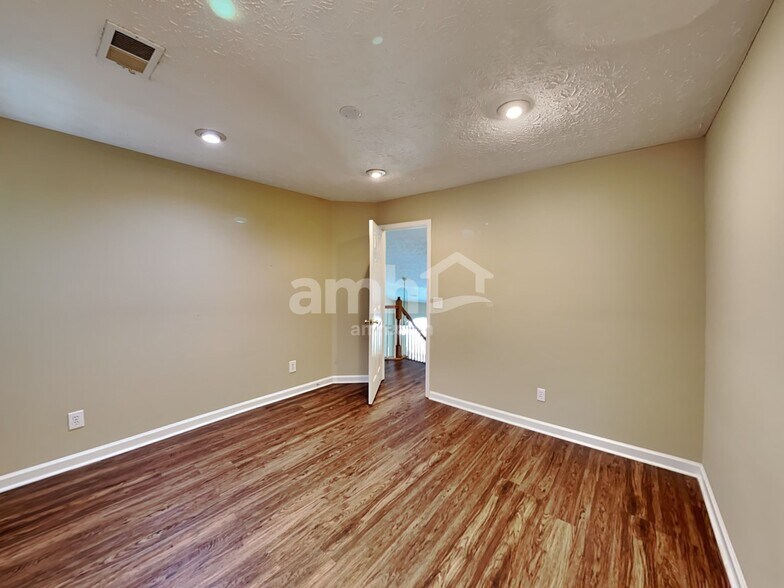 Building Photo - 133 Weatherstone Dr
