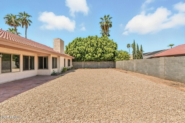 Building Photo - 11128 E Sahuaro Dr