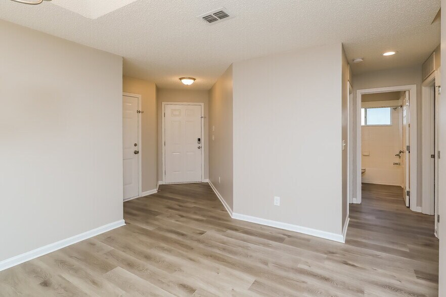 Building Photo - 2978 Centerwood Dr N