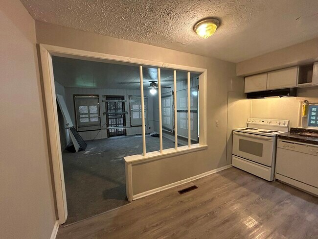 Building Photo - 5581 Marseilles St