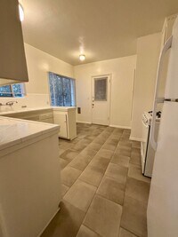 Building Photo - Hillside, 7101-7111 1/2