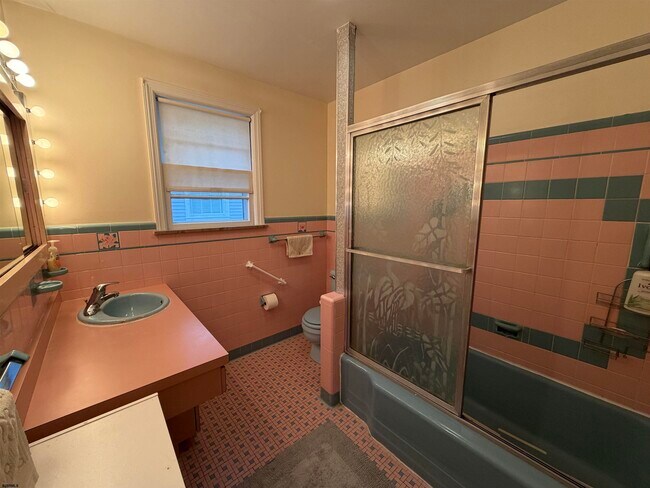 Building Photo - 33 N Gladstone Ave