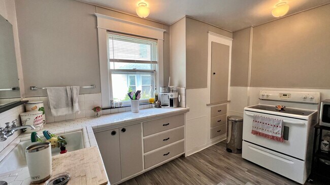 Building Photo - 531 Glenwood SE