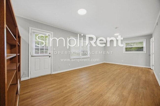 Building Photo - Beautifully Updated 4 Bedroom Home in Decatur! -1st month's Rent FREE with a 13-month lease!