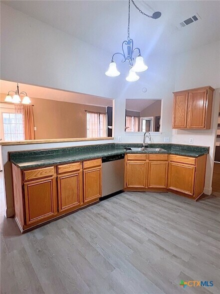 Building Photo - 4205 Bluestem Ln