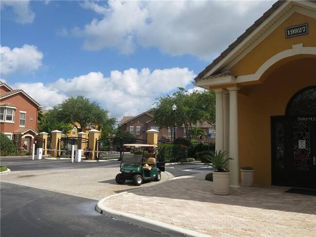 Building Photo - 3Bdrm 2Bath Villa -- Gated Community of Mi...