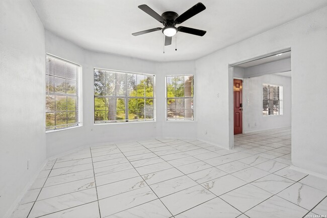 Building Photo - 5230 Ebony Dr