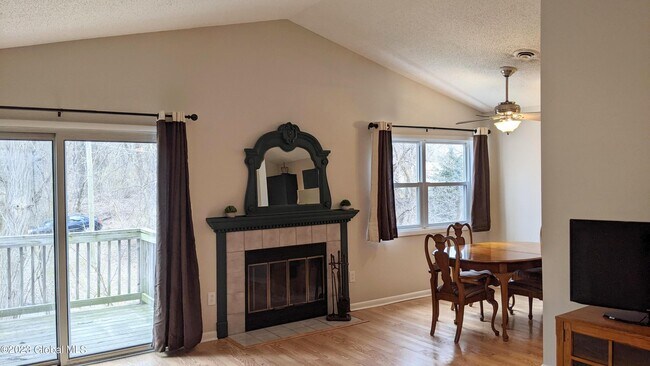 Building Photo - 1006 Greenwich Dr