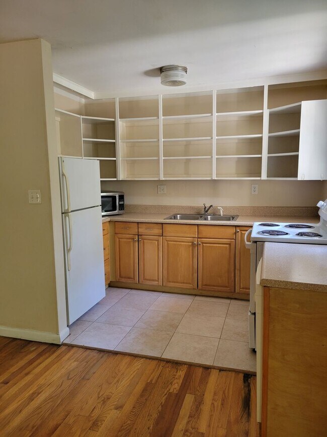 Building Photo - 3 bedroom house in Athens!