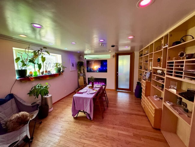 Building Photo - 3148 College Ave