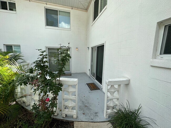 Building Photo - Renovated 2 Bed, 2 Bath Condo in Lakeside Community of Lake Maitland Terrace!!