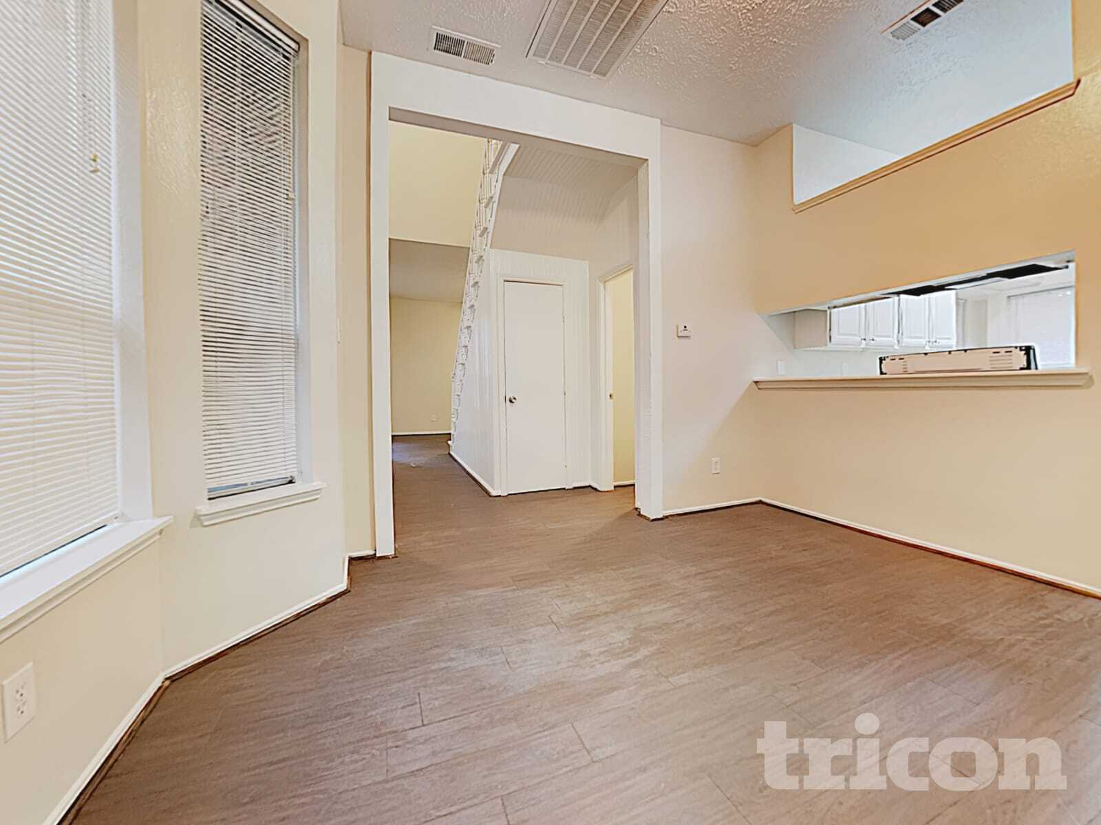 Building Photo - 1934 Creston Dr