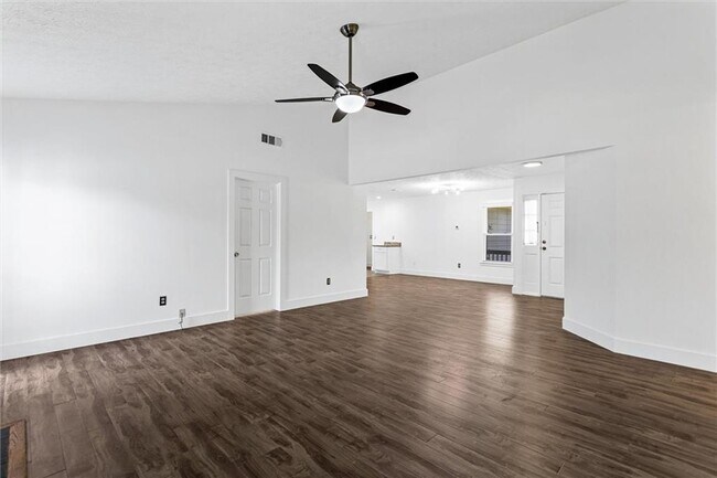 Building Photo - 140 Grayland Creek Dr