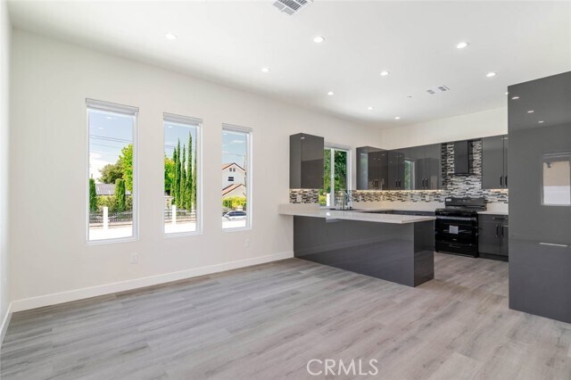 Building Photo - 10654 Nassau Ave