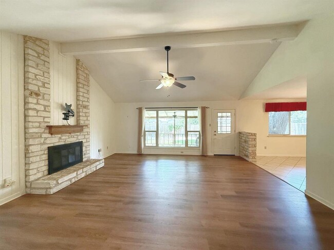 Building Photo - 2631 Oak Meadow Dr
