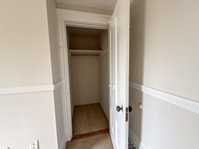 Building Photo - 233 Forest St