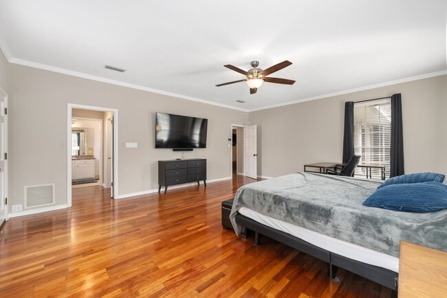 Building Photo - 2222 W University Ave