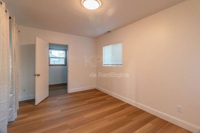 Building Photo - 1749 Christina Ave