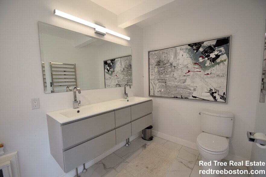 Building Photo - 75 Somerset Rd