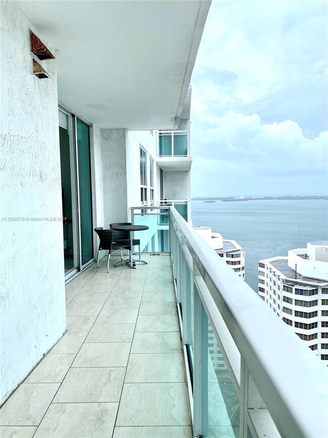 Building Photo - 950 Brickell Bay Dr