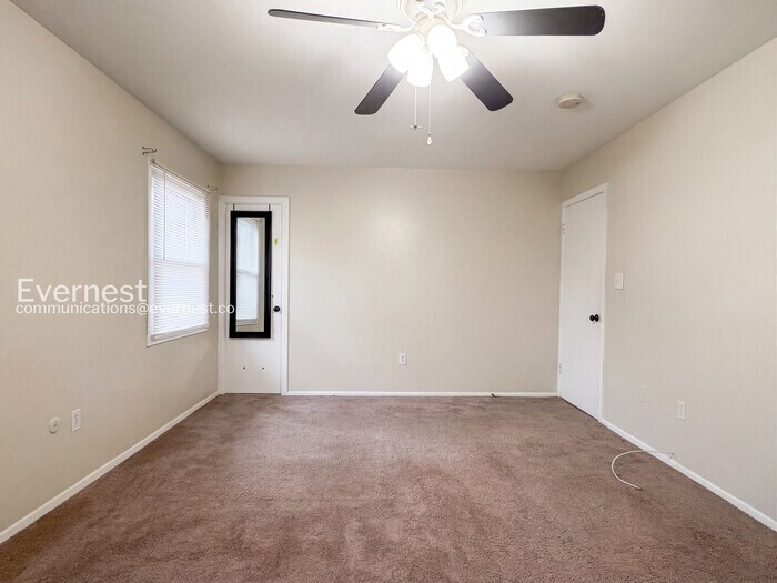 Building Photo - 2519 Kitmore Ln