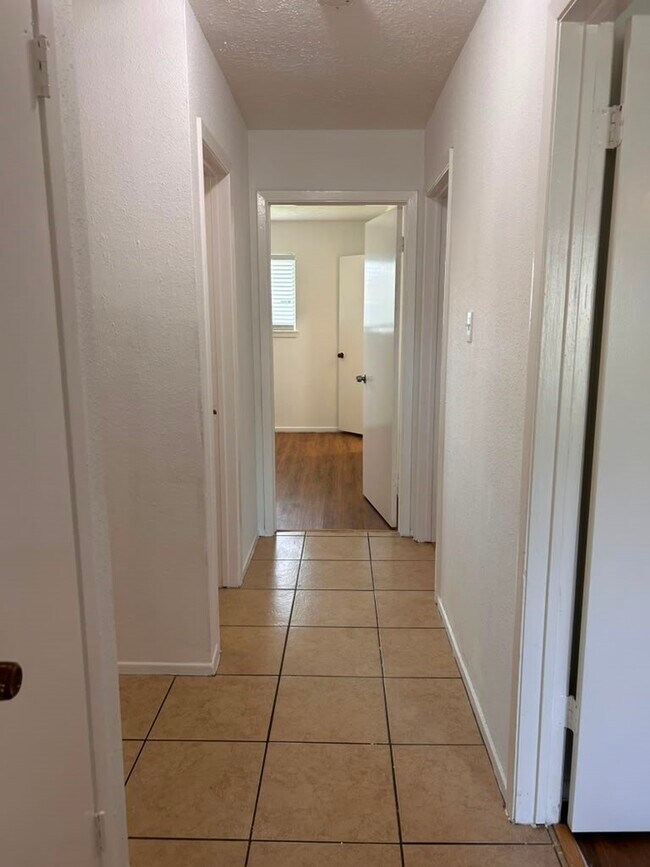 Building Photo - 6514 Summer Ridge Dr