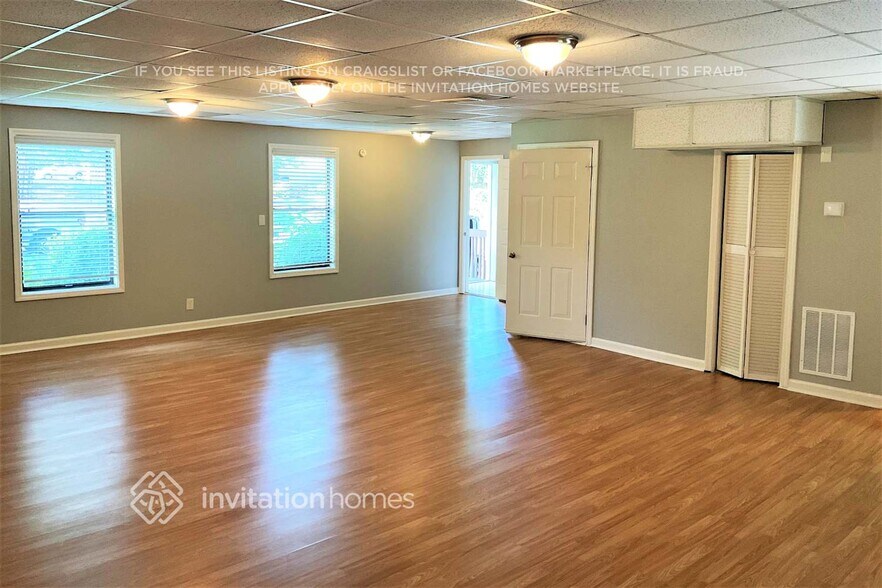Building Photo - 2417 Broward Dr