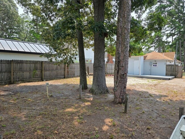 Building Photo - Brand New Renovated Cozy home