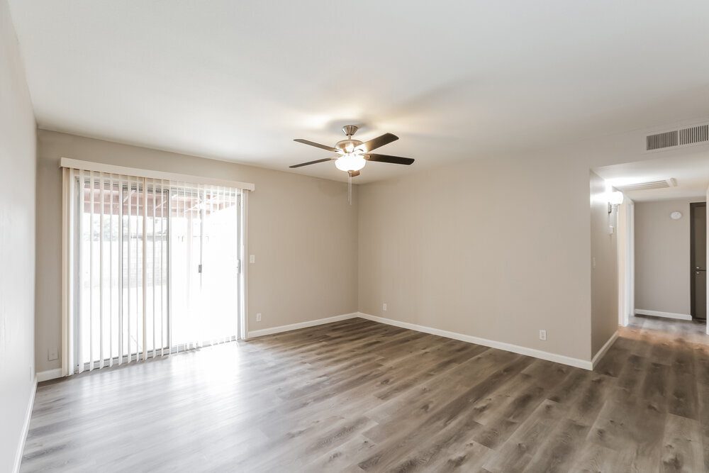 Building Photo - 307 W Nopal Pl