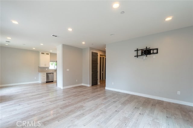 Building Photo - 6938 Peach Ave