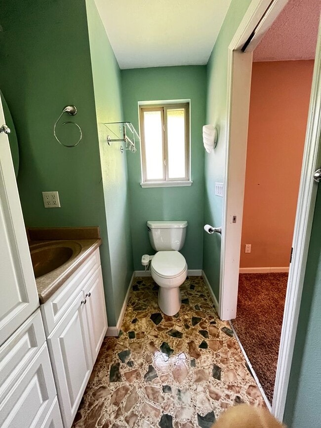Building Photo - Gorgeous 3 BD 2.25 BA Home on 2 Acres!